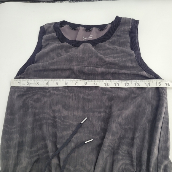 Athleta Rincon printed grey black dress lightweight sinch waist knee small - Picture 10 of 11